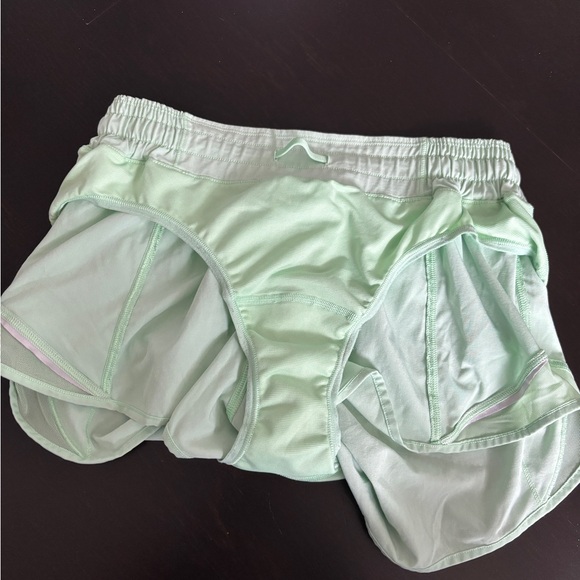 Lululemon Hotty Hot Low-Rise Lined Short 2.5 - Picture 5 of 6